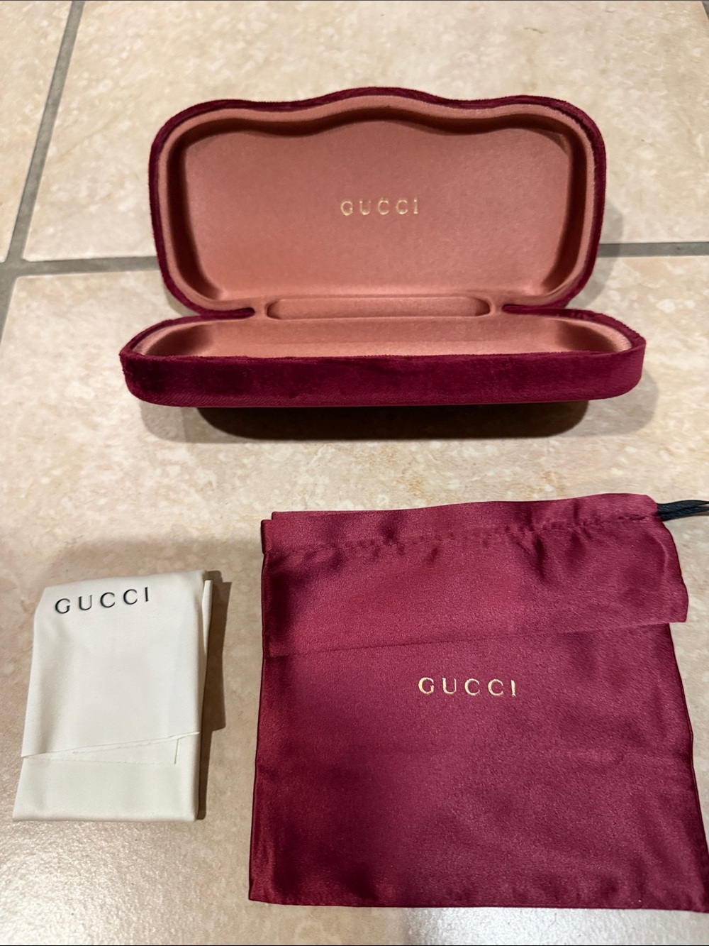 Gucci sunglasses case 🕶️